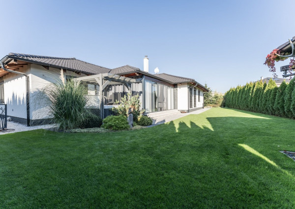 RealityDS - PRE NÁROČNEJŠÍCH !!! Predaj 5 izb. RD s garážou na 6,65 á pozemku, Kvetoslavov - Rozárium