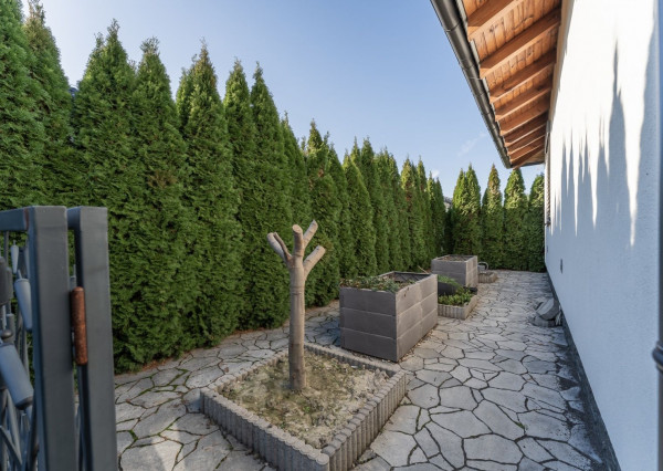 RealityDS - PRE NÁROČNEJŠÍCH !!! Predaj 5 izb. RD s garážou na 6,65 á pozemku, Kvetoslavov - Rozárium