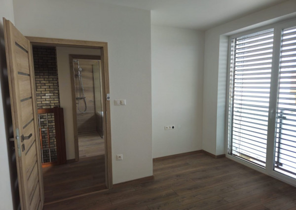 RK RealityDS - PREDAJ NOVÝ 4 izb. byt, 123 m2 + malá oplotená záhradka na relax + 2x parkovacia plocha v OV =nová cena =259.500,-€ !!!