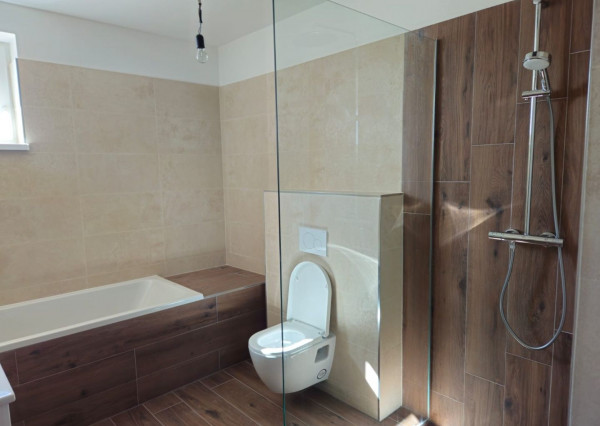 RK RealityDS - PREDAJ NOVÝ 4 izb. byt, 123 m2 + malá oplotená záhradka na relax + 2x parkovacia plocha v OV =nová cena =259.500,-€ !!!