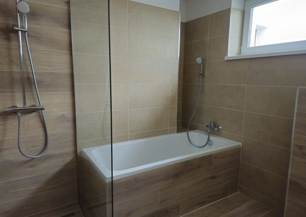 RK RealityDS - PREDAJ NOVÝ 4 izb. byt, 123 m2 + malá oplotená záhradka na relax + 2x parkovacia plocha v OV =nová cena =259.500,-€ !!!