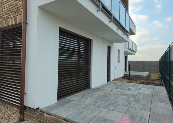 RK RealityDS - PREDAJ NOVÝ 4 izb. byt, 123 m2 + malá oplotená záhradka na relax + 2x parkovacia plocha v OV =nová cena =259.500,-€ !!!