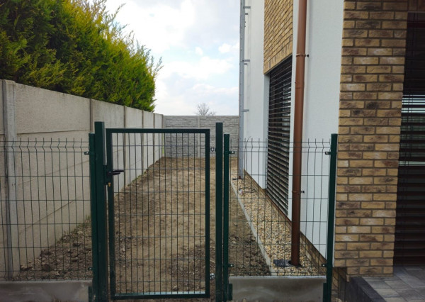 RK RealityDS - PREDAJ NOVÝ 4 izb. byt, 123 m2 + malá oplotená záhradka na relax + 2x parkovacia plocha v OV =nová cena =259.500,-€ !!!