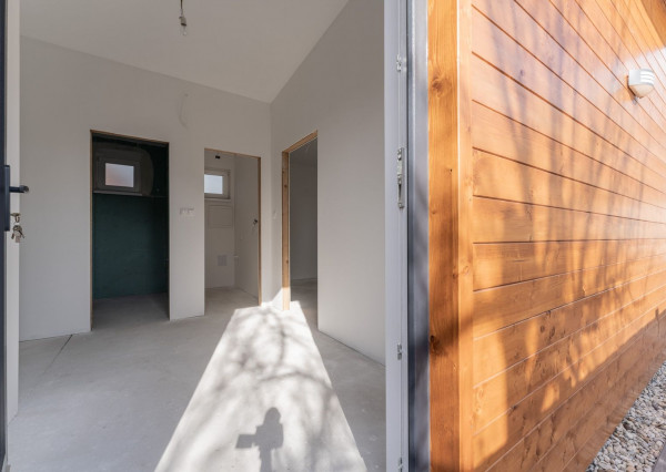 RealityDS - PREDAJ moderná celoročne obyv. chatka so 170 m2 pozemkom, Bodíky AKCIA!