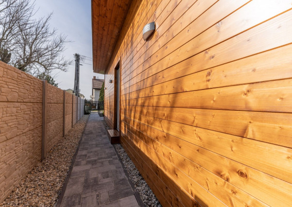 RealityDS - PREDAJ moderná celoročne obyv. chatka so 170 m2 pozemkom, Bodíky AKCIA!