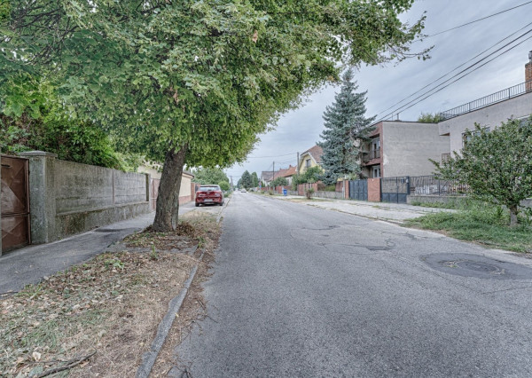 REZERVOVANÝ - RealityDS - Predaj RD 7 izb. , s dvomi BJ, pozemkom 1798 m2, Šamorín