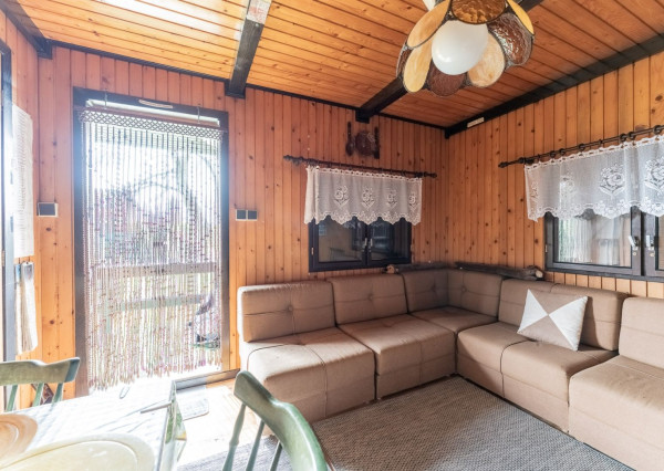 PREDANÁ - RealityDS - Predaj rekreačného pozemku 400 m2 s letnou drevenou chatkou !!!, 65990,- € Dobrohošť