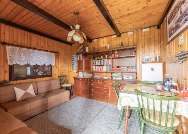 PREDANÁ - RealityDS - Predaj rekreačného pozemku 400 m2 s letnou drevenou chatkou !!!, 65990,- € Dobrohošť