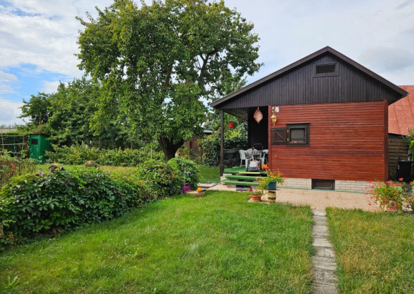 PREDANÁ - RealityDS - Predaj rekreačného pozemku 400 m2 s letnou drevenou chatkou !!!, 65990,- € Dobrohošť