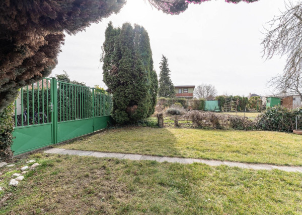 PREDANÁ - RealityDS - Predaj rekreačného pozemku 400 m2 s letnou drevenou chatkou !!!, 65990,- € Dobrohošť