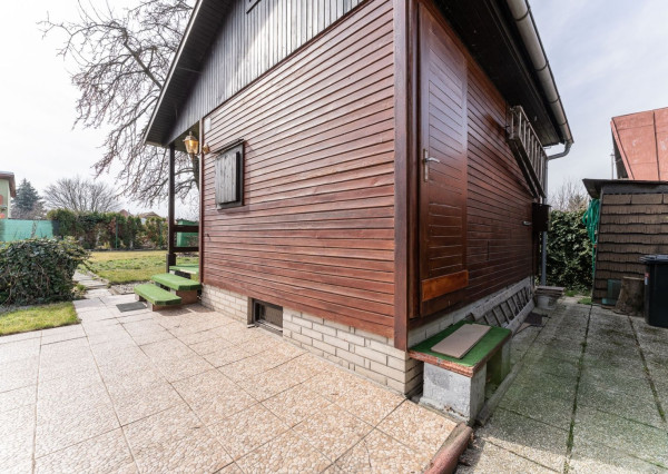 PREDANÁ - RealityDS - Predaj rekreačného pozemku 400 m2 s letnou drevenou chatkou !!!, 65990,- € Dobrohošť