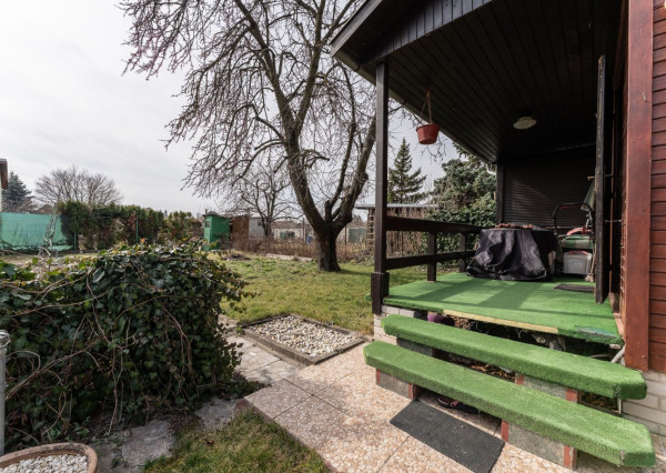 PREDANÁ - RealityDS - Predaj rekreačného pozemku 400 m2 s letnou drevenou chatkou !!!, 65990,- € Dobrohošť