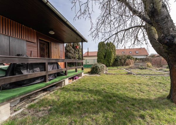 PREDANÁ - RealityDS - Predaj rekreačného pozemku 400 m2 s letnou drevenou chatkou !!!, 65990,- € Dobrohošť