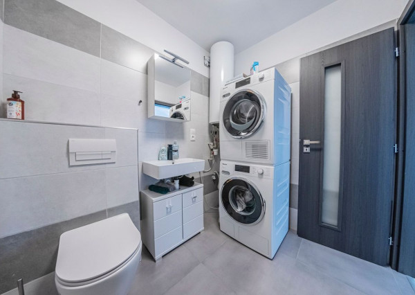 RealityDS - Štýlový 2-izbový byt v Košútoch s balkónom – ideálny na investíciu alebo prvé bývanie na PREDAJ