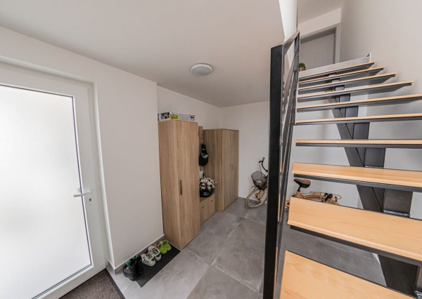 RealityDS - Štýlový 2-izbový byt v Košútoch s balkónom – ideálny na investíciu alebo prvé bývanie na PREDAJ