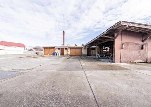 RealityDS - Prenájom/ Predaj - zabehnutá stolárska dieľňa, vs. Skladový areál, s 1641 m2 pozemkom v OV, Gabčíkovo