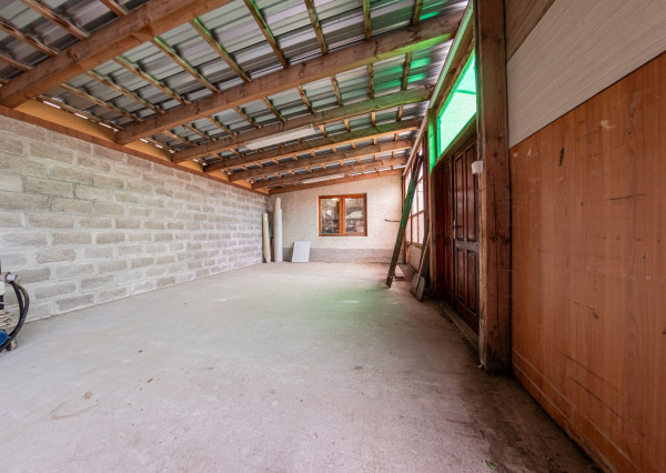 RealityDS - Prenájom/ Predaj - zabehnutá stolárska dieľňa, vs. Skladový areál, s 1641 m2 pozemkom v OV, Gabčíkovo