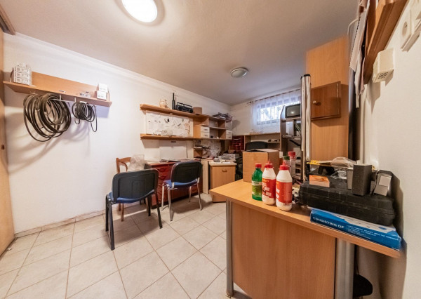 RealityDS - Prenájom/ Predaj - zabehnutá stolárska dieľňa, vs. Skladový areál, s 1641 m2 pozemkom v OV, Gabčíkovo