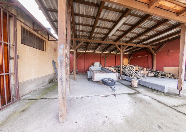 RealityDS - Prenájom/ Predaj - zabehnutá stolárska dieľňa, vs. Skladový areál, s 1641 m2 pozemkom v OV, Gabčíkovo