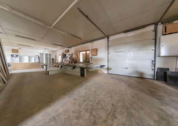 RealityDS - Prenájom/ Predaj - zabehnutá stolárska dieľňa, vs. Skladový areál, s 1641 m2 pozemkom v OV, Gabčíkovo