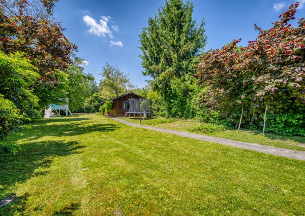 RealityDS - PREDAJ - pozemok s rekreačnou chatou priamo pri vode v Potônskych Lúkach!