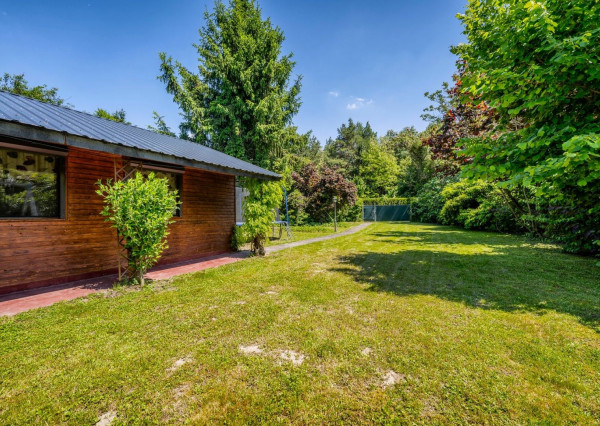 RealityDS - PREDAJ - pozemok s rekreačnou chatou priamo pri vode v Potônskych Lúkach!