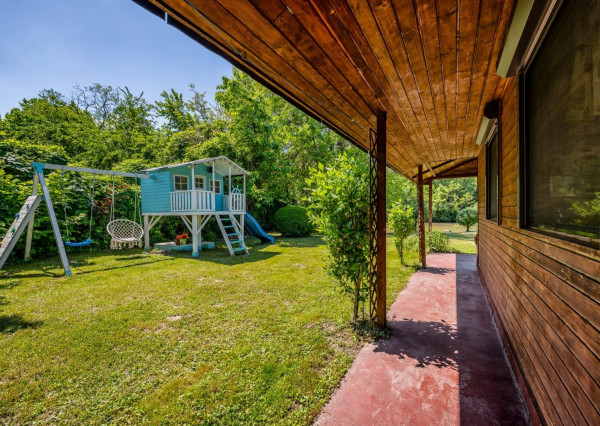 RealityDS - PREDAJ - pozemok s rekreačnou chatou priamo pri vode v Potônskych Lúkach!