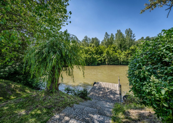 RealityDS - PREDAJ - pozemok s rekreačnou chatou priamo pri vode v Potônskych Lúkach!