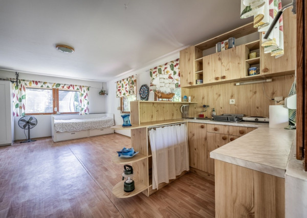 RealityDS - PREDAJ - pozemok s rekreačnou chatou priamo pri vode v Potônskych Lúkach!