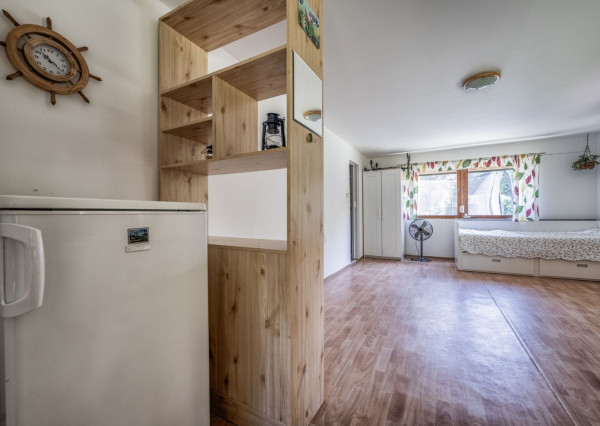 RealityDS - PREDAJ - pozemok s rekreačnou chatou priamo pri vode v Potônskych Lúkach!