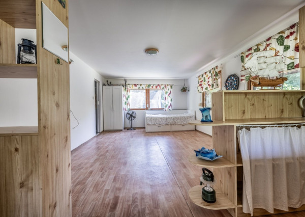 RealityDS - PREDAJ - pozemok s rekreačnou chatou priamo pri vode v Potônskych Lúkach!