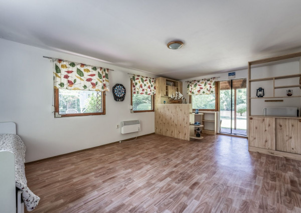 RealityDS - PREDAJ - pozemok s rekreačnou chatou priamo pri vode v Potônskych Lúkach!