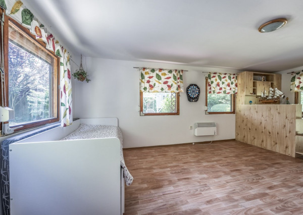 RealityDS - PREDAJ - pozemok s rekreačnou chatou priamo pri vode v Potônskych Lúkach!