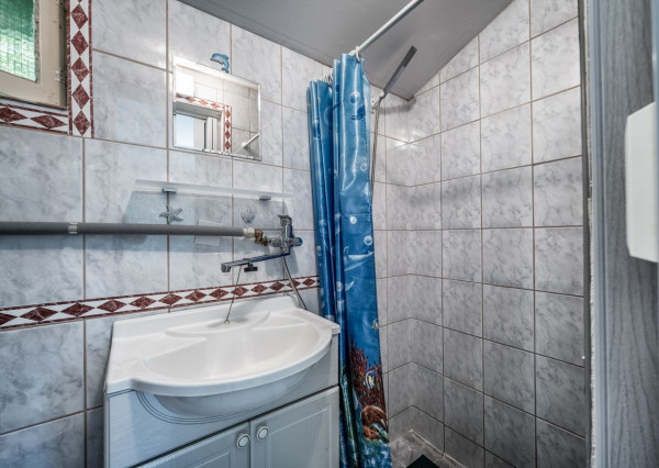 RealityDS - PREDAJ - pozemok s rekreačnou chatou priamo pri vode v Potônskych Lúkach!