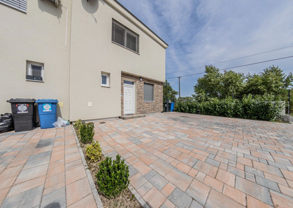 RealityDS - Predaj 4 izb. dvojpodlaž. novostavby RD so záhradou, 2x parkovacie státie, Šamorín