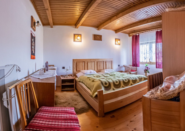 REZERVOVANÁ - RealityDS - Predaj kompletne zariadenej, podpivničenej rekreačnej chaty, prístreškom pre auto, altánkom, drevárničkou, grilom, so 6,88á pozemkom v OV, Gabčíkovo VEĽKÁ ZĽAVA !!!