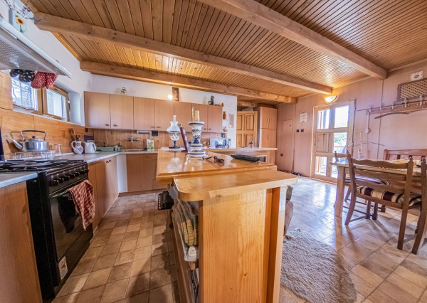 REZERVOVANÁ - RealityDS - Predaj kompletne zariadenej, podpivničenej rekreačnej chaty, prístreškom pre auto, altánkom, drevárničkou, grilom, so 6,88á pozemkom v OV, Gabčíkovo VEĽKÁ ZĽAVA !!!