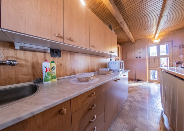 REZERVOVANÁ - RealityDS - Predaj kompletne zariadenej, podpivničenej rekreačnej chaty, prístreškom pre auto, altánkom, drevárničkou, grilom, so 6,88á pozemkom v OV, Gabčíkovo VEĽKÁ ZĽAVA !!!