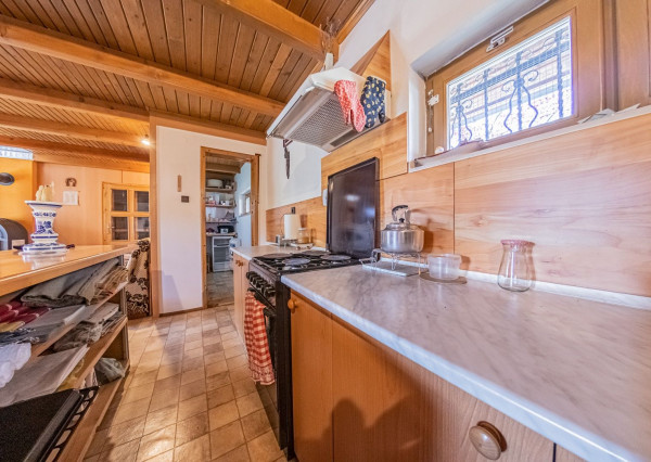 REZERVOVANÁ - RealityDS - Predaj kompletne zariadenej, podpivničenej rekreačnej chaty, prístreškom pre auto, altánkom, drevárničkou, grilom, so 6,88á pozemkom v OV, Gabčíkovo VEĽKÁ ZĽAVA !!!