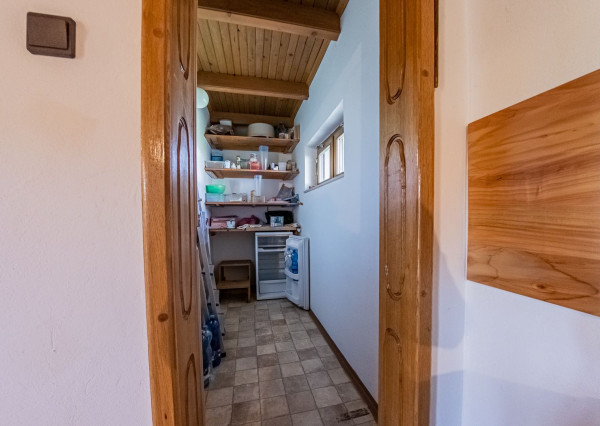 REZERVOVANÁ - RealityDS - Predaj kompletne zariadenej, podpivničenej rekreačnej chaty, prístreškom pre auto, altánkom, drevárničkou, grilom, so 6,88á pozemkom v OV, Gabčíkovo VEĽKÁ ZĽAVA !!!