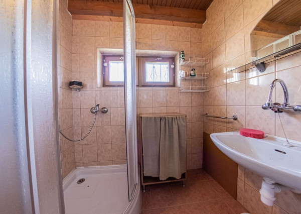 REZERVOVANÁ - RealityDS - Predaj kompletne zariadenej, podpivničenej rekreačnej chaty, prístreškom pre auto, altánkom, drevárničkou, grilom, so 6,88á pozemkom v OV, Gabčíkovo VEĽKÁ ZĽAVA !!!