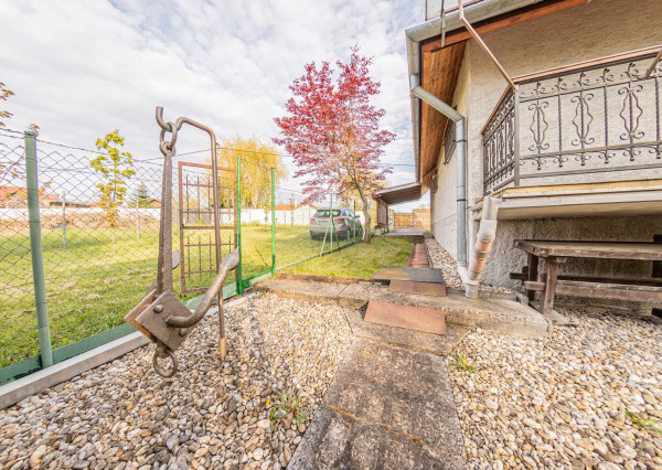 REZERVOVANÁ - RealityDS - Predaj kompletne zariadenej, podpivničenej rekreačnej chaty, prístreškom pre auto, altánkom, drevárničkou, grilom, so 6,88á pozemkom v OV, Gabčíkovo VEĽKÁ ZĽAVA !!!