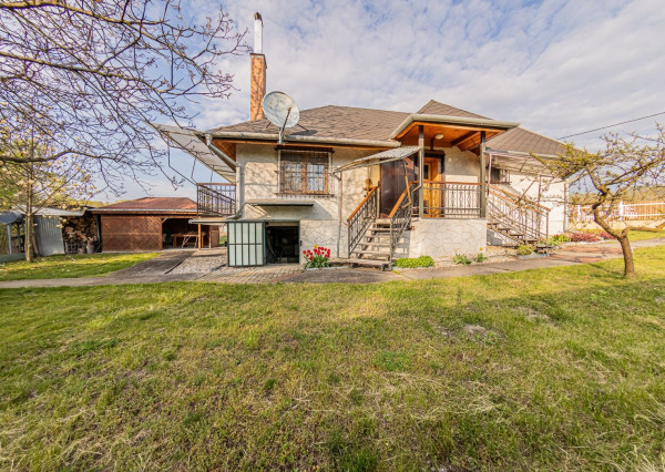 REZERVOVANÁ - RealityDS - Predaj kompletne zariadenej, podpivničenej rekreačnej chaty, prístreškom pre auto, altánkom, drevárničkou, grilom, so 6,88á pozemkom v OV, Gabčíkovo VEĽKÁ ZĽAVA !!!