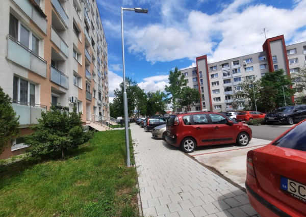 RealityDS - PRENÁJOM zrekonštruovaného 3 izb. bytu, 76 m2 + loggia + 13 m2 pivnica, Cintorínska ulica