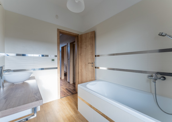 RealityDS - PREDAJ slnečného 3 izbového rodinného domu, Dolný Bar