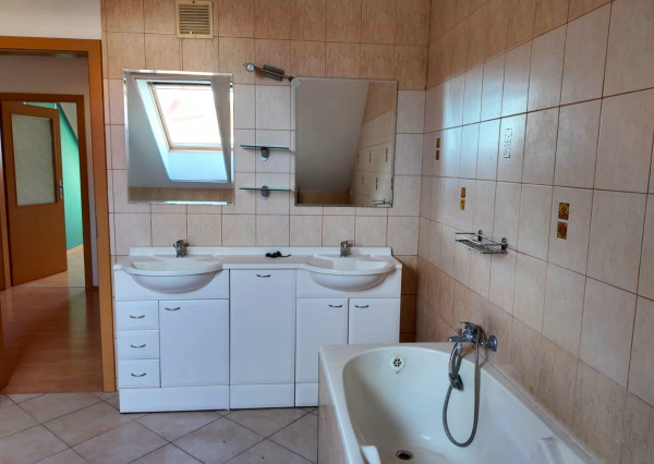 RealityDS - PREDAJ priestranného mezonetového 4 izbového bytu, Čataj