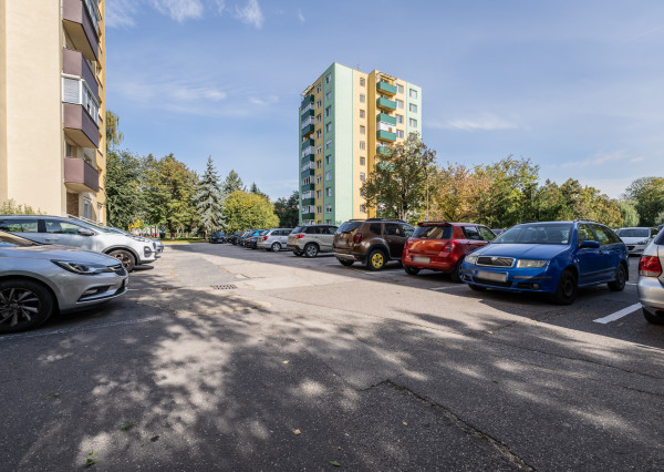 RealityDS – predaj priestranného 3 izb. bytu, 74 m2, Mestský Majer