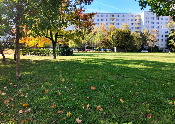 RealityDS – PREDAJ slnečného 2-izbového bytu s balkónom, Bratislava – Dúbravka