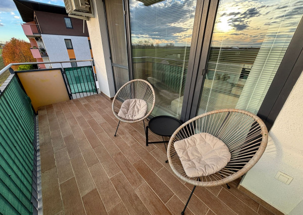 RealityDS - Prenájom 2-izb., kompletne zariadeného bytu v novostavbe,  42m2, internet +  balkón 8m2 + dve parkovacie miesta