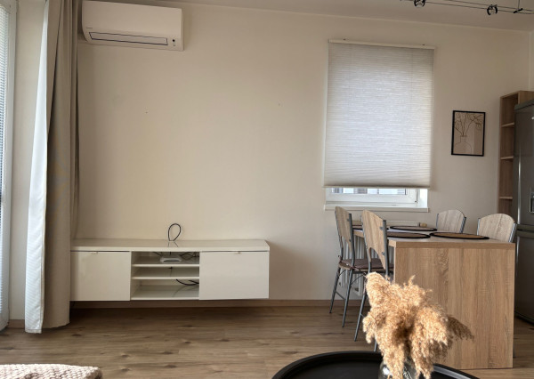 RealityDS - Prenájom 2-izb., kompletne zariadeného bytu v novostavbe,  42m2, internet +  balkón 8m2 + dve parkovacie miesta